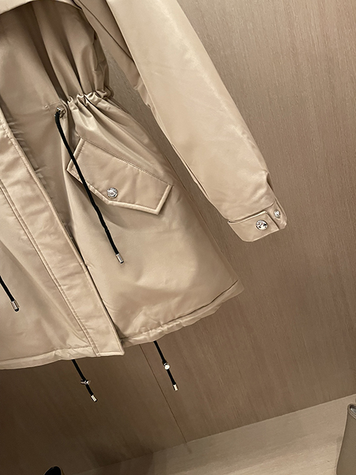 【レディースショートコートの通販】 プラダ服偽物ダウンショートコート 人気 フォックス