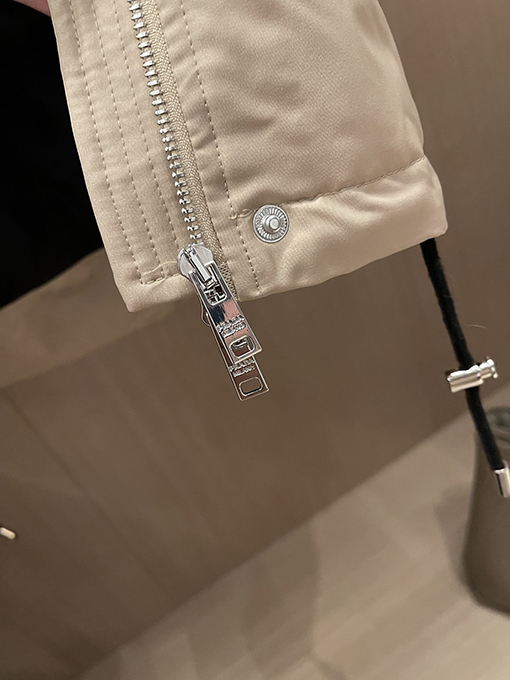 【レディースショートコートの通販】 プラダ服偽物ダウンショートコート 人気 フォックス