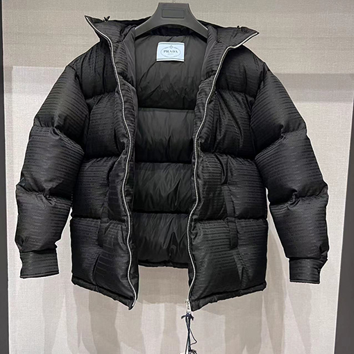型番：2020780 プラダ服スーパーコピーダウンジャケット PRADAマーク　サイズ：34-36-38