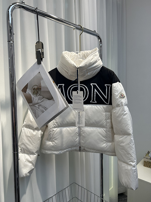 型番:F720 モンクレール服偽物ダウンジャケットアウター MONCLERロゴ ホワイト・グレー・ブラック