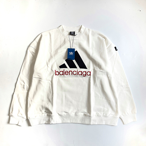バレンシアガ x アディダス スウェットTシャツ コラボの限定商品 オーバーサイズ