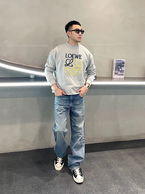 人気再燃!!　 ロエベ22FWクラシックビッグロゴ刺繍ラウンドマンツーマンTシャツ