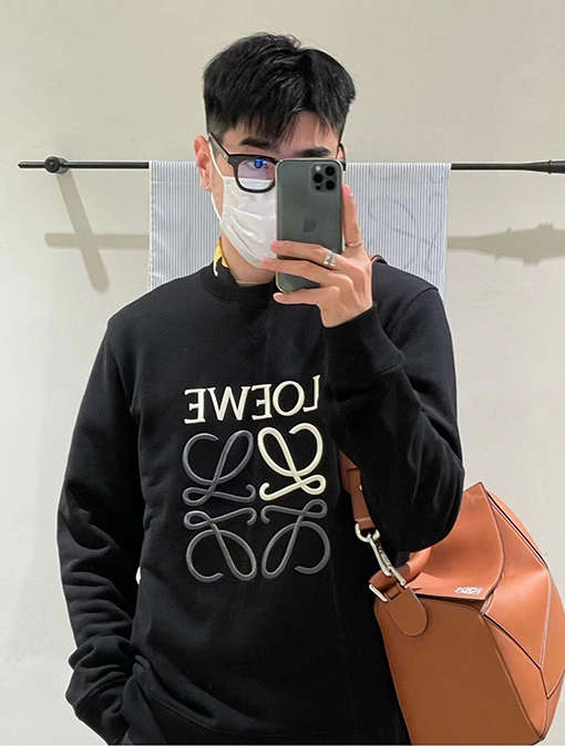 人気再燃!!　 ロエベ22FWクラシックビッグロゴ刺繍ラウンドマンツーマンTシャツ