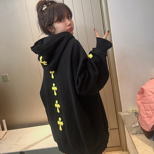 人気 クロムハーツ服コピー スウェットTシャツ 後ろ黄色皮十字架刺繍ポイント