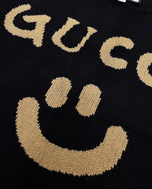 グッチ ニット& セーター  gucciスマイルカセーター