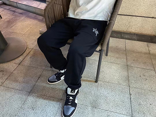 入手困難!!ディオールスーパーコピースウェットパンツ DIORロゴ