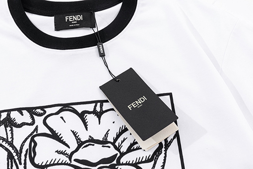 NEW フェンディ 半袖 Tシャツの通販フラワー四角レタリング