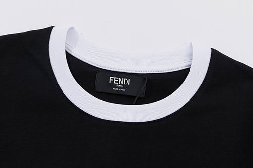 NEW フェンディ 半袖 Tシャツの通販フラワー四角レタリング