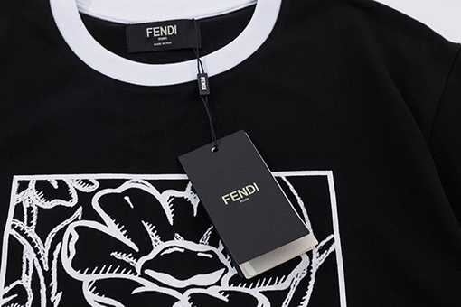 NEW フェンディ 半袖 Tシャツの通販フラワー四角レタリング