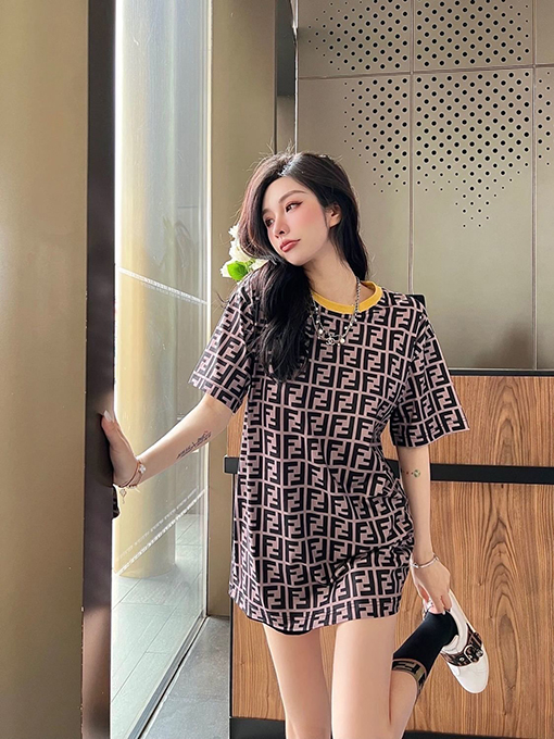 春新商品入荷!! フェンディ 服コピー ダブルFFプリント半袖 Tシャツの通販