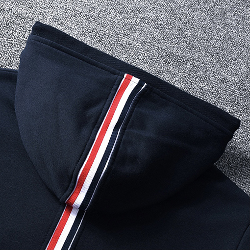 トムブラウン服スーパーコピ ジップアップ ジャケット後ろテープポイント