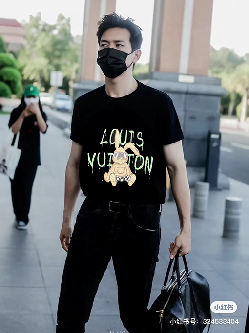 23新品!!ルイヴィトンコピープリント半袖Tシャツメンズファッション通販 2色