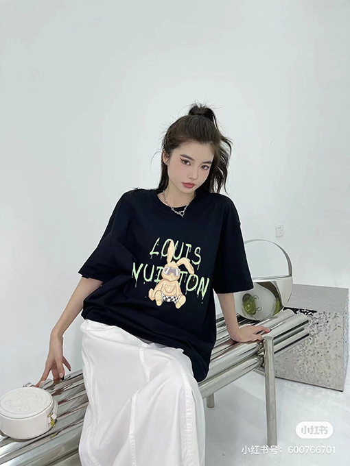 23新品!!ルイヴィトンコピープリント半袖Tシャツメンズファッション通販 2色
