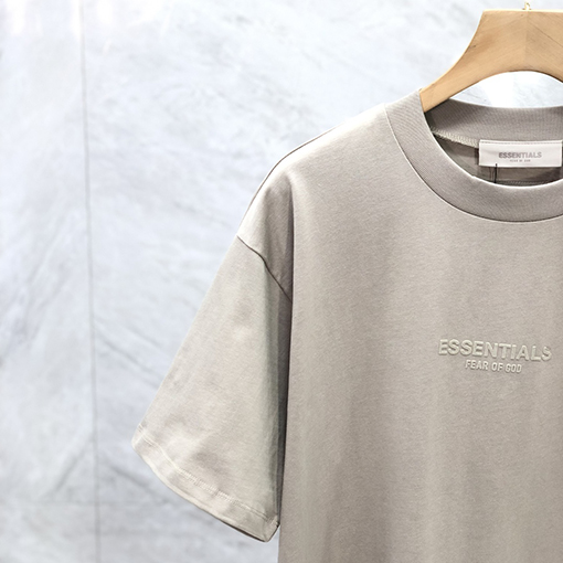 フィアオブゴッド半袖TシャツスーパーコピーFOG ESSENTIALS シーズン8 植毛レタリングスモールロゴ
