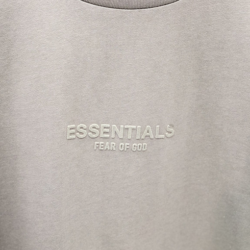 フィアオブゴッド半袖TシャツスーパーコピーFOG ESSENTIALS シーズン8 植毛レタリングスモールロゴ