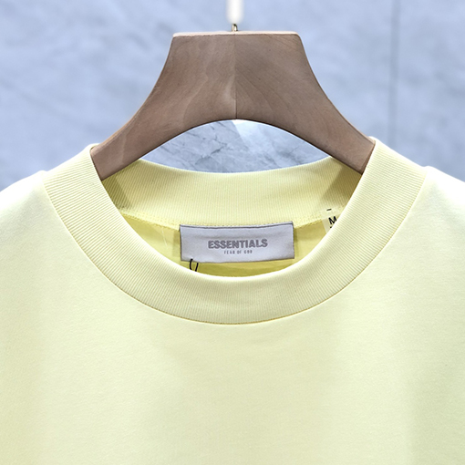 フィアオブゴッド半袖TシャツコピーFOG ESSENTIALS シーズン8 植毛レタリング ビッグロゴ 半袖Tシャツ
