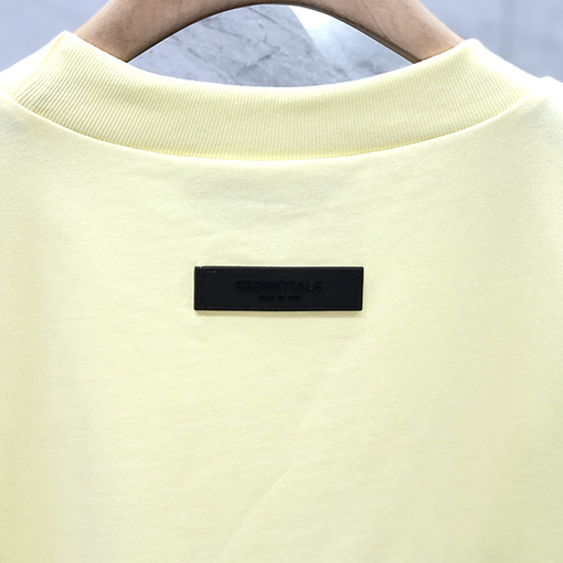 フィアオブゴッド半袖TシャツコピーFOG ESSENTIALS シーズン8 植毛レタリング ビッグロゴ 半袖Tシャツ