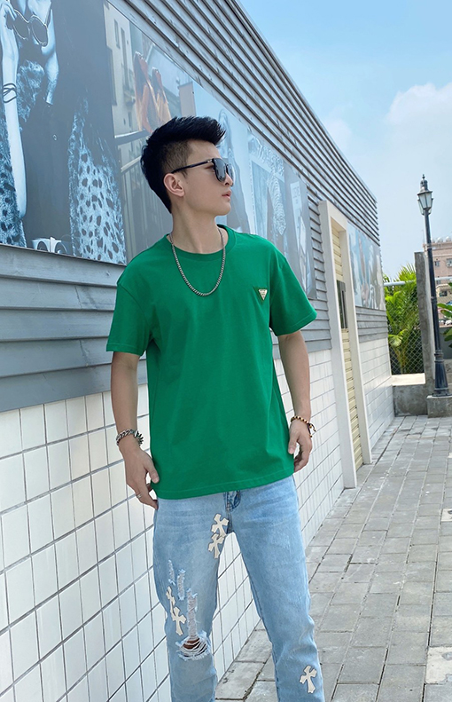 23新品!!ボッテガヴェネタ半袖 Tシャツコピー 背中のビッグロゴレタリング半袖Tシャツ