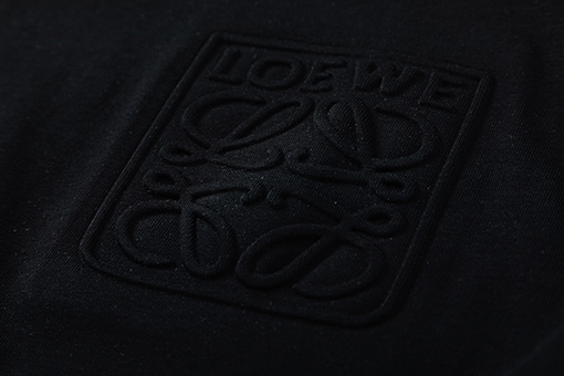 23新品!!ロエベ半袖Tシャツスーパーコピー シンプルデザイン LOEWE立体ロゴ 全3色