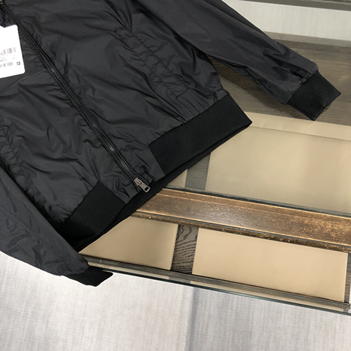 23新品!!モンクレール ジャケット アウター コピー
