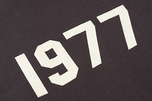フィアオブゴッドパーカースーパーコピーESSENTIALS HOODIE 1977