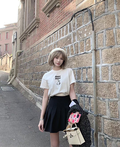 【レディースシリーズ✨】ミュウミュウ半袖Tシャツスーパーコピー レディースファッションの通販