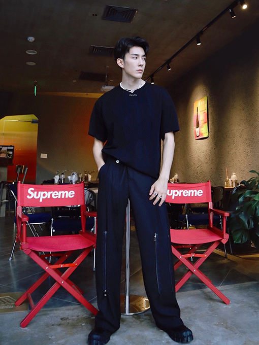 プラダ 半袖 スーパーコピーPRADAロゴプリント