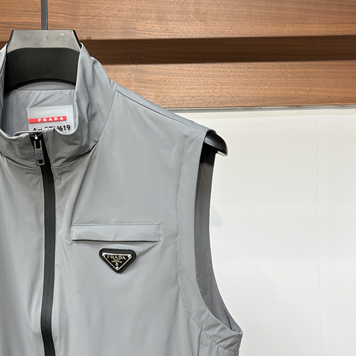 23新品!!プラダベストスーパーコピー PRADA三角ロゴ