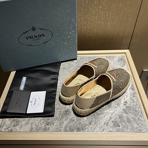 レディース!!プラダ スリッポンスーパーコピー  PRADA三角ロゴプレート