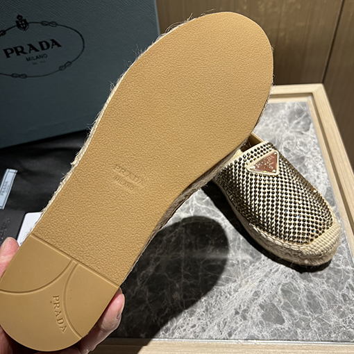 レディース!!プラダ スリッポンスーパーコピー  PRADA三角ロゴプレート