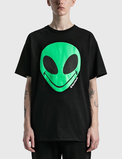 コラボ!! READYMADE X PSYCHWORLD 半袖スーパーコピー RM宇宙人半袖Tシャツ