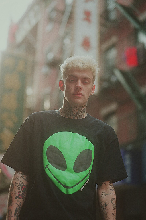 コラボ!! READYMADE X PSYCHWORLD 半袖スーパーコピー RM宇宙人半袖Tシャツ