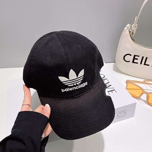 コラボ 23新作!! バレンシアガ x アディダス  CAP 帽子 balenciaga 刺繍 帽子