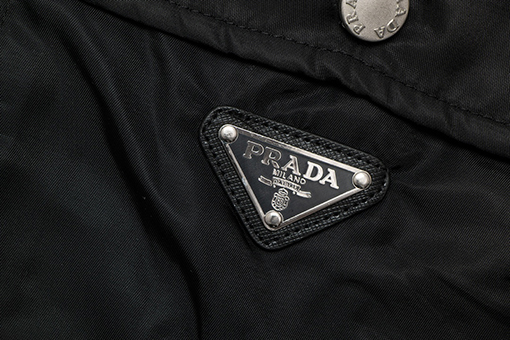 23新作!! プラダ 人気シャツ PRADA 三角ロゴプレート 半袖シャツ