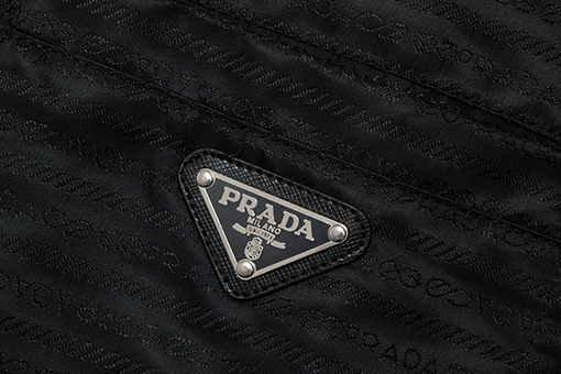 23新作!!  プラダ   人気シャツ PRADA 三角ロゴプレート