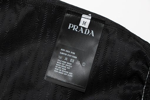 23新作!!  プラダ   ハーフパンツ  PRADA 三角ロゴプレート メンズ ショート ハーフパンツ