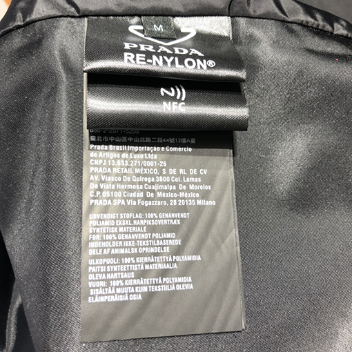 23新品!! プラダ シャツ PRADA おしゃれ シャツ PRADA三角ロゴプレート