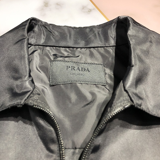 23新品!! プラダ シャツ PRADA おしゃれ シャツ PRADA三角ロゴプレート