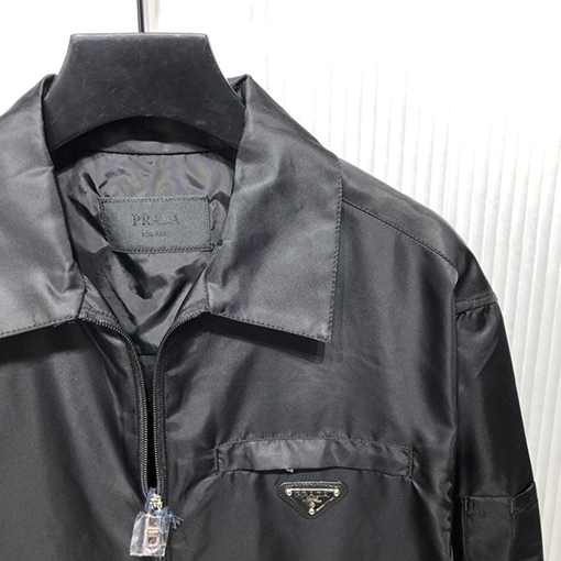23新品!! プラダ シャツ PRADA おしゃれ シャツ PRADA三角ロゴプレート
