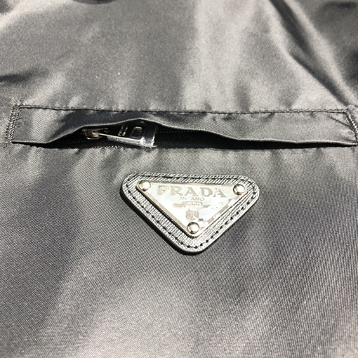 23新品!! プラダ シャツ PRADA おしゃれ シャツ PRADA三角ロゴプレート