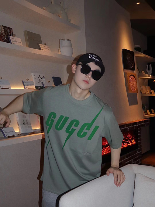 【大人気】グッチ半袖Tシャツ GUCCI  イナズマプリントポイント