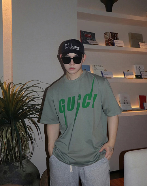 【大人気】グッチ半袖Tシャツ GUCCI  イナズマプリントポイント