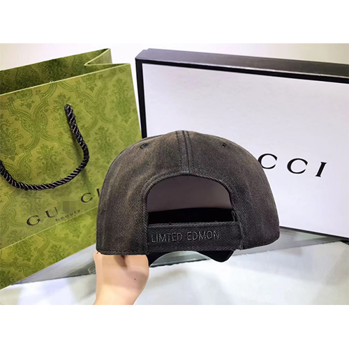 ヴェトモン  CAP 帽子  アルファベット刺繍のキャップ おしゃれなアクセント