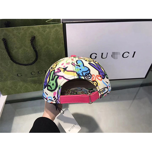 グッチ   CAP 帽子 カスタム感覚で楽しむ！アルファベット刺繍入りキャップ