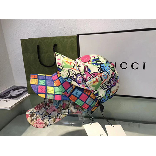 グッチ   CAP 帽子 カスタム感覚で楽しむ！アルファベット刺繍入りキャップ