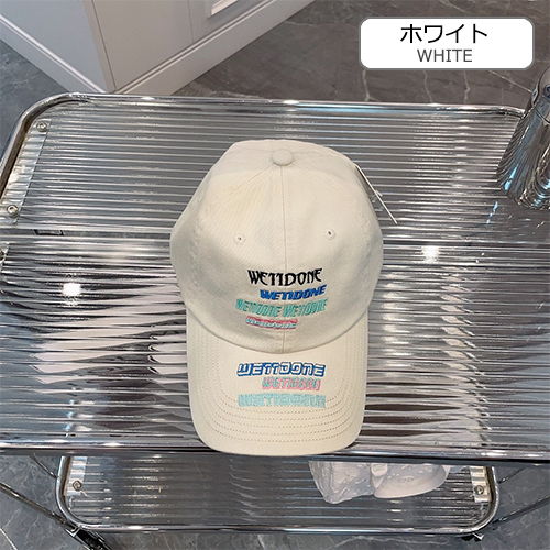 WE11DONE  CAP 帽子   オシャレなヘッドウェアの必須アイテム 刺繍入りダックビルキャップ