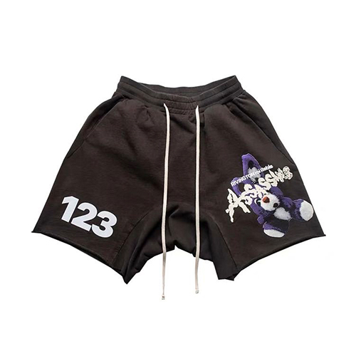 アルアルアル123 スーパーコピーTシャツとスウェットショートパンツのリラックスしたカジュアルスタイル