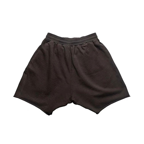 アルアルアル123 スーパーコピーTシャツとスウェットショートパンツのリラックスしたカジュアルスタイル