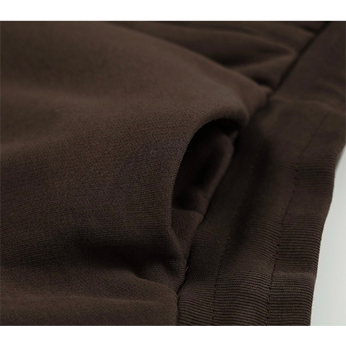 アルアルアル123 スーパーコピーTシャツとスウェットショートパンツのリラックスしたカジュアルスタイル