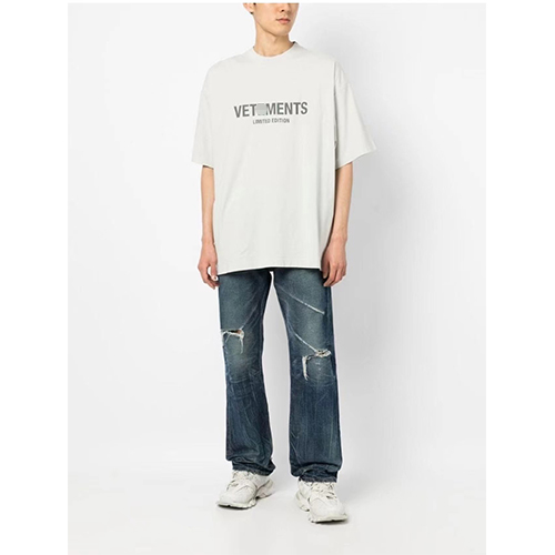 ヴェトモン ゆったりシルエットのアルファベットプリント半袖Tシャツコピー